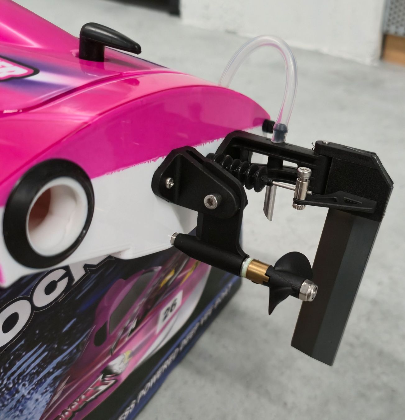 Modellismo RC: Rennboot – Nuovo e nell'imballaggio originale da Zürich venduto da brushless1 2