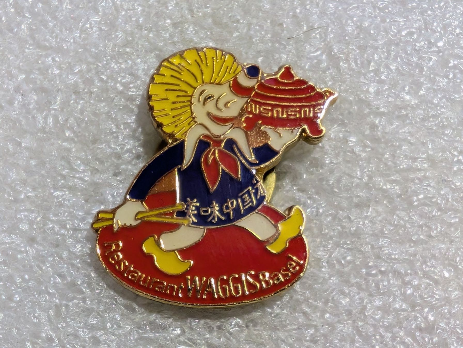 Placchette & Badge: Ansteckpin 13: Restaurant Waggis Basel – Usato da Oppligen venduto da Pin-Fall-Shop