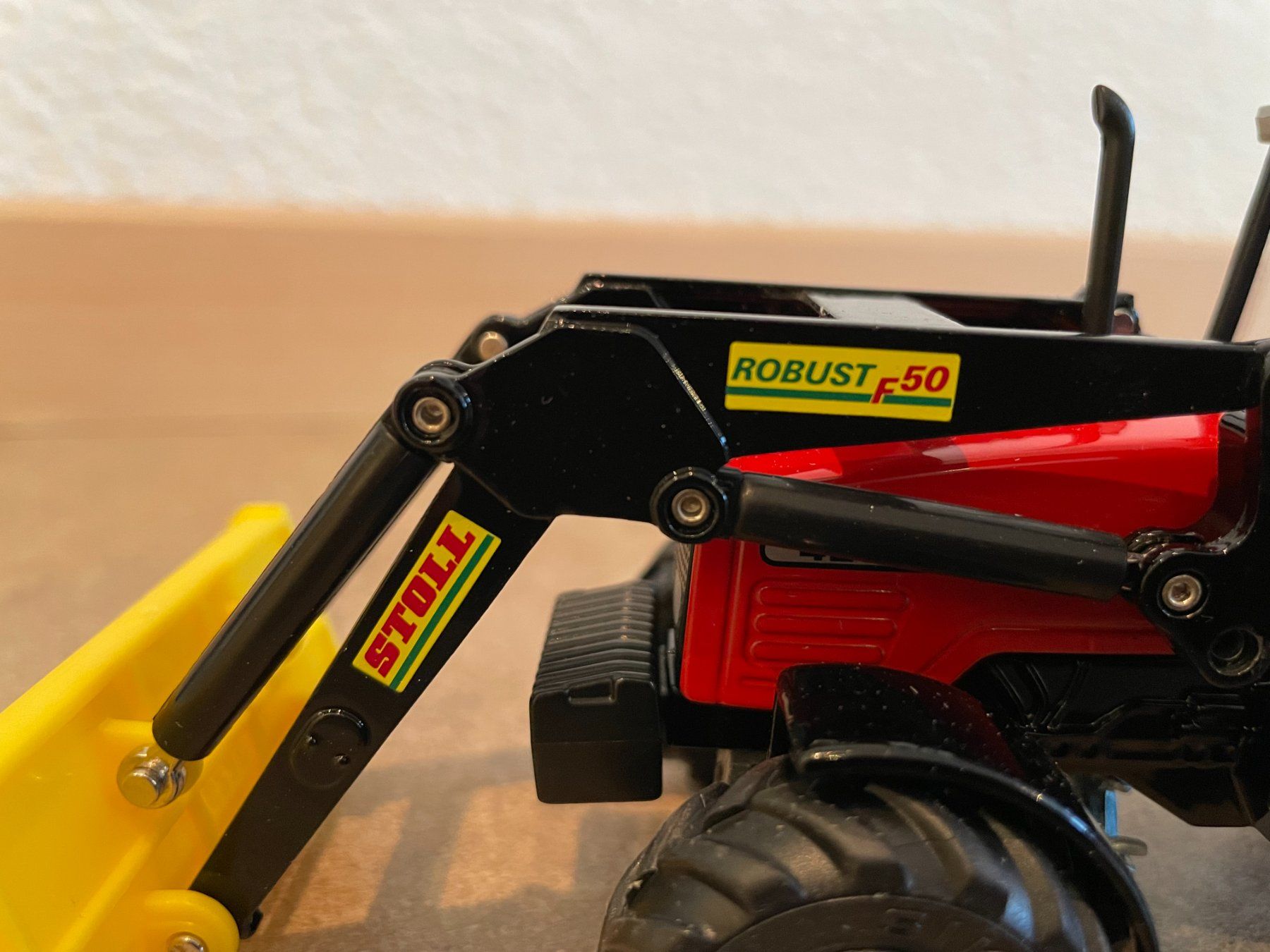Massey Ferguson Trattori: SIKU Massey Ferguson 4270 mit Stoll Frontlader – Nuovo e nell'imballaggio originale da Kreuzlingen venduto da Stefan1150 3