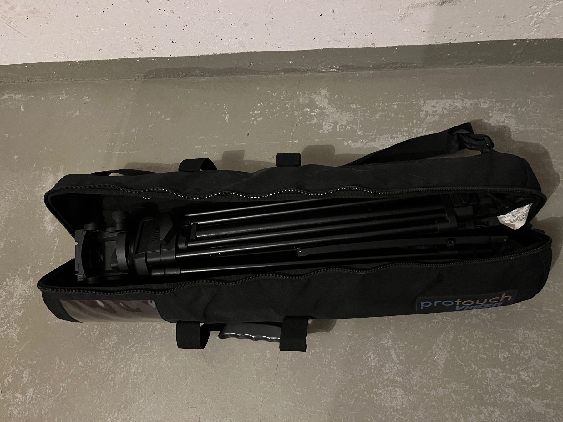 Treppiedi & Teste: Vinten Protouch Pro 6 HDV Videokamera Stativ – Usato da Zürich venduto da Ember2Inferno 3