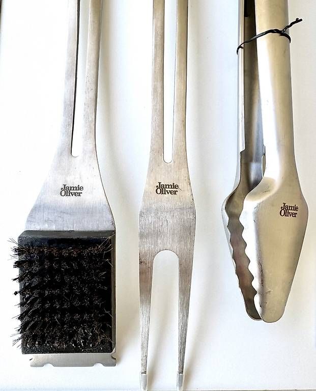 Set di posate: Jamie Oliver Grillbesteck Set Edelstahl  – Usato da Maienfeld venduto da gmundner 1