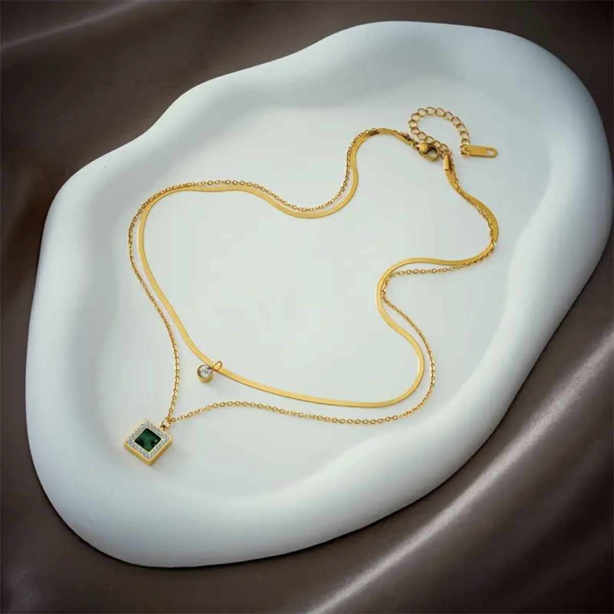 Catenine: Goldkette mit Anhänger, Smaragd , Doppelschichtkette – Nuovo e nell'imballaggio originale da Oberwangen TG venduto da Bash-B 1
