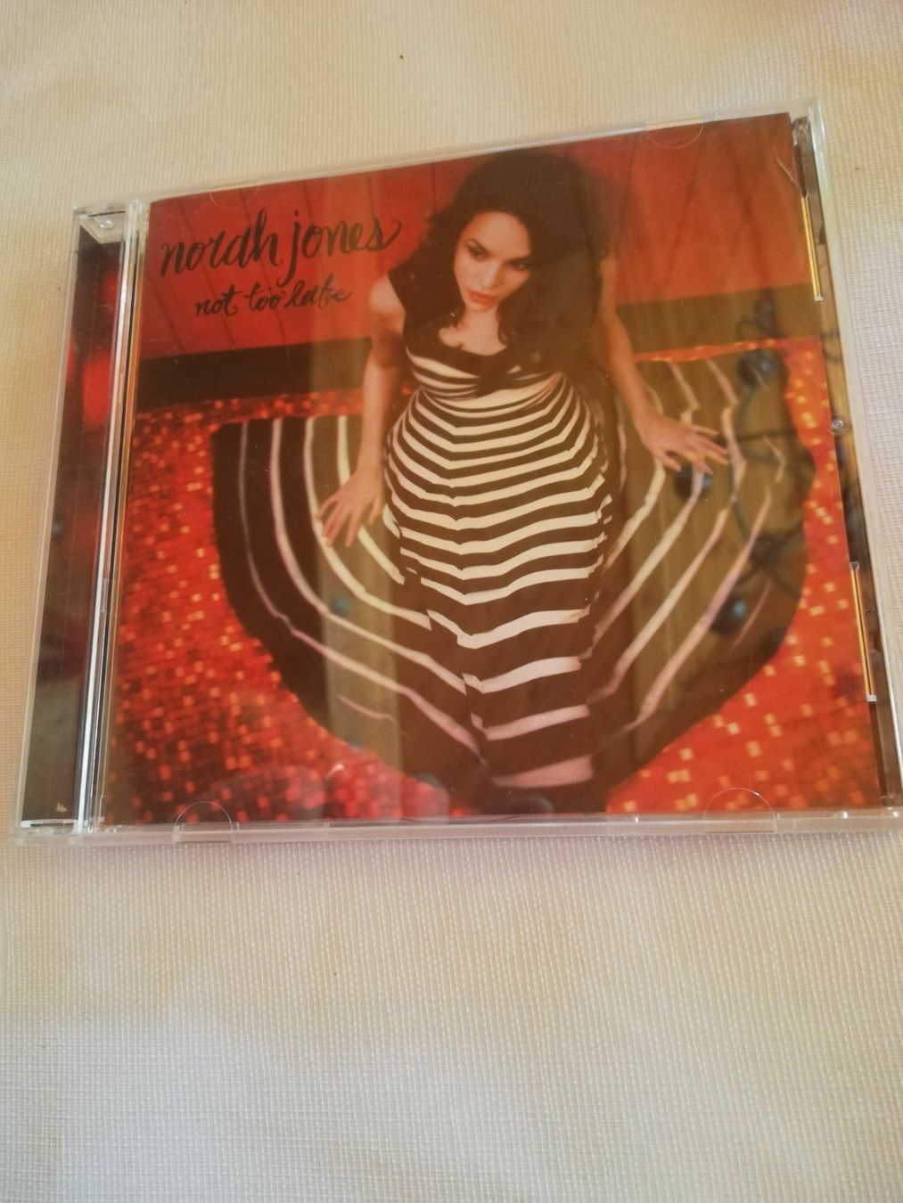 CD: NORAH JONES  - NOT TOO LATE – Usato da Bern venduto da Vinylsound.ch