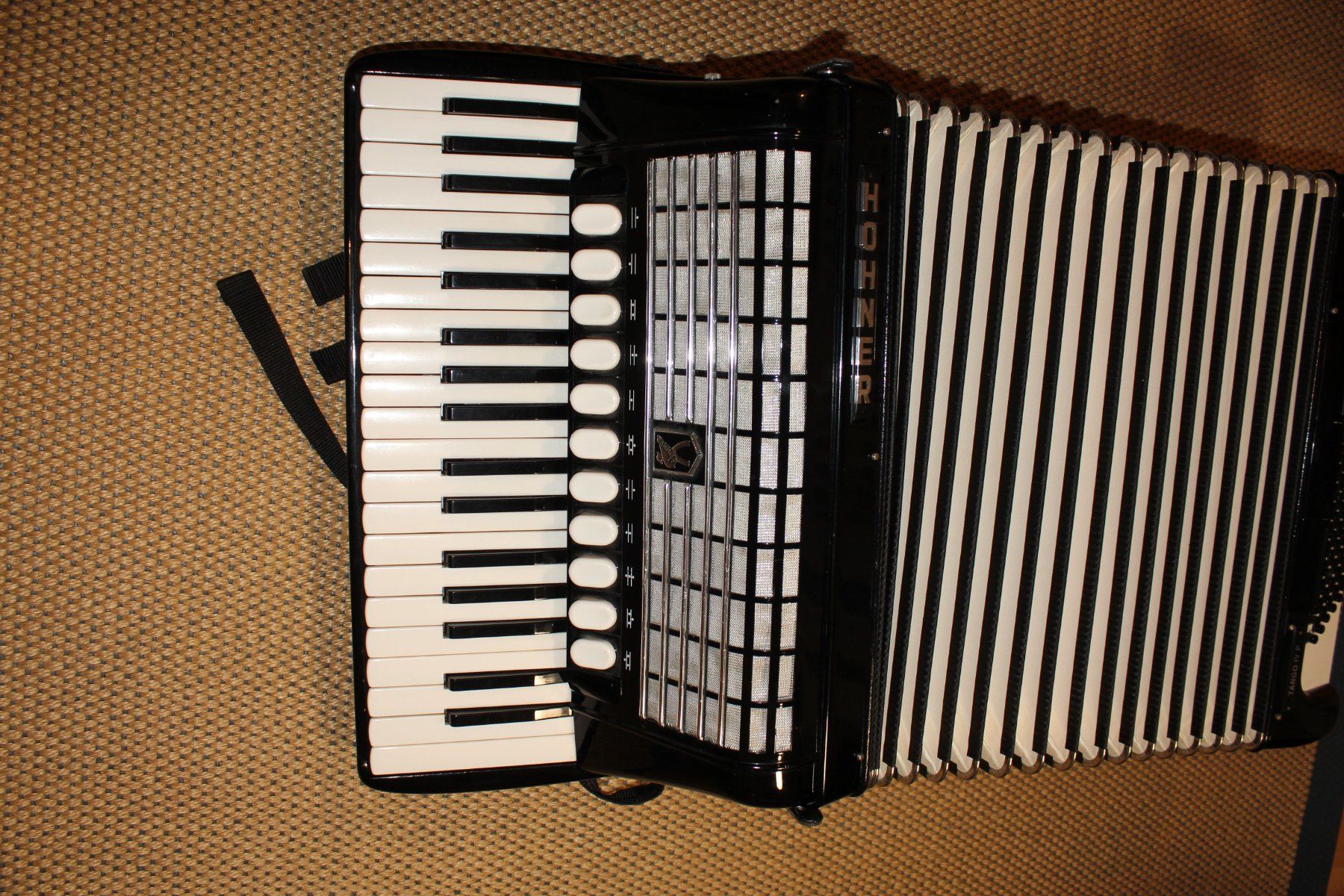Hohner Musikinstrumente: Akkordeon  Hohner Tango IV P – Gebraucht aus Lommiswil von samburi 5