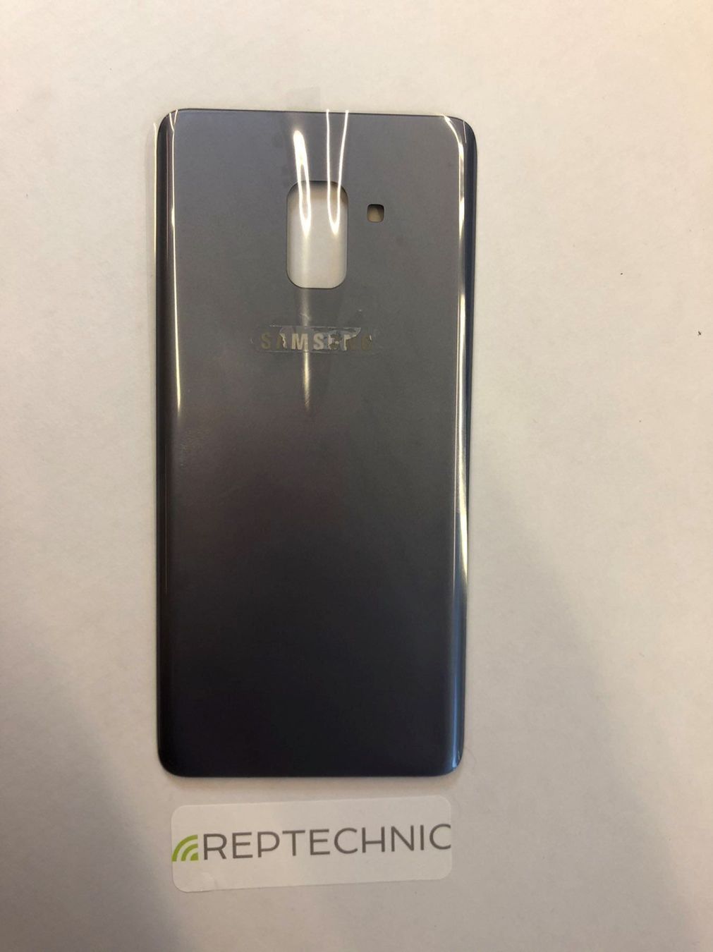 Samsung Telefoni cellulari / Smartphones: Samsung Galaxy A8 Plus 2018 Akkudeckel – Nuovo e nell'imballaggio originale da bern venduto da reptechnic