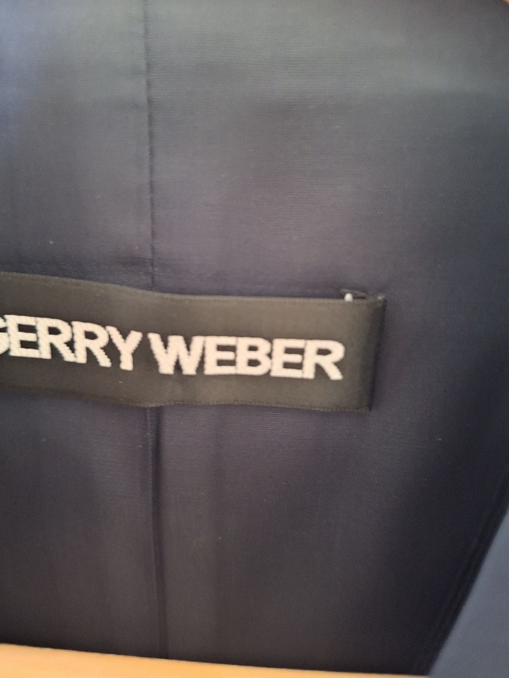 Gerry Weber Jacken: Gerry Weber-Blazer, dunkelblau, Gr. 36 – Gebraucht aus Bremgarten b. Bern von tiz_x5xc 2