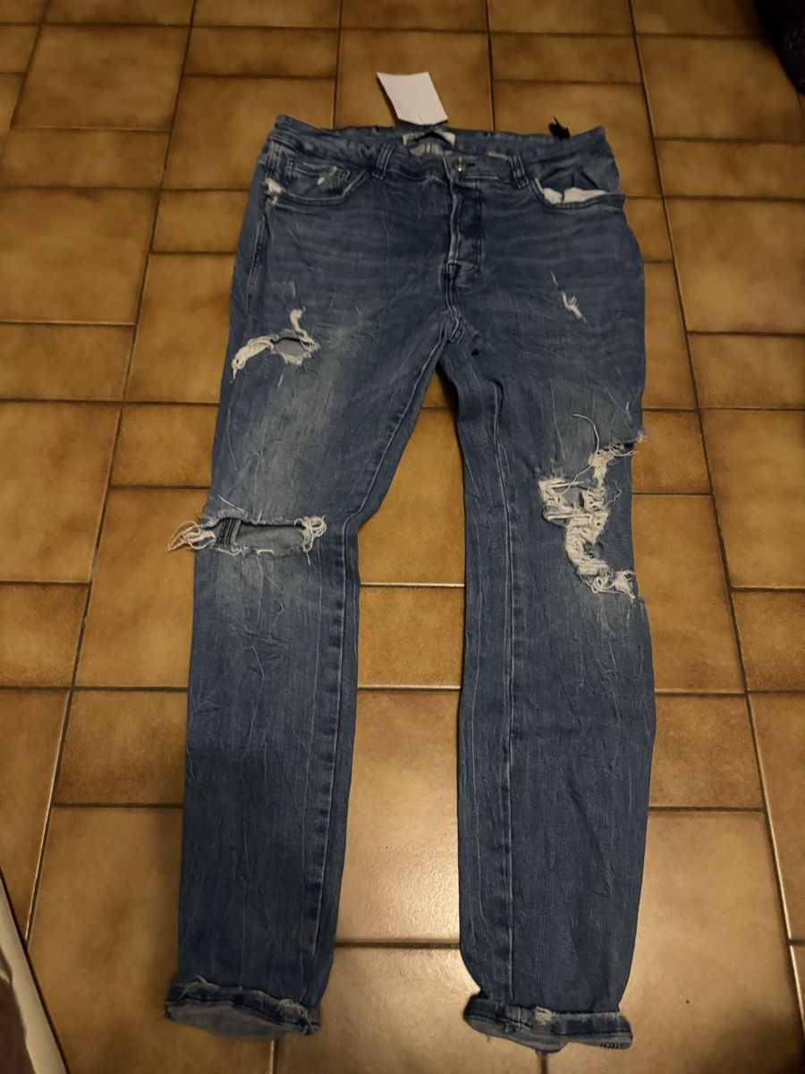 Zara Jeans: Jean Zara destroy taille 44 - kilyan  – Gebraucht aus Veyrier von kimedovapa