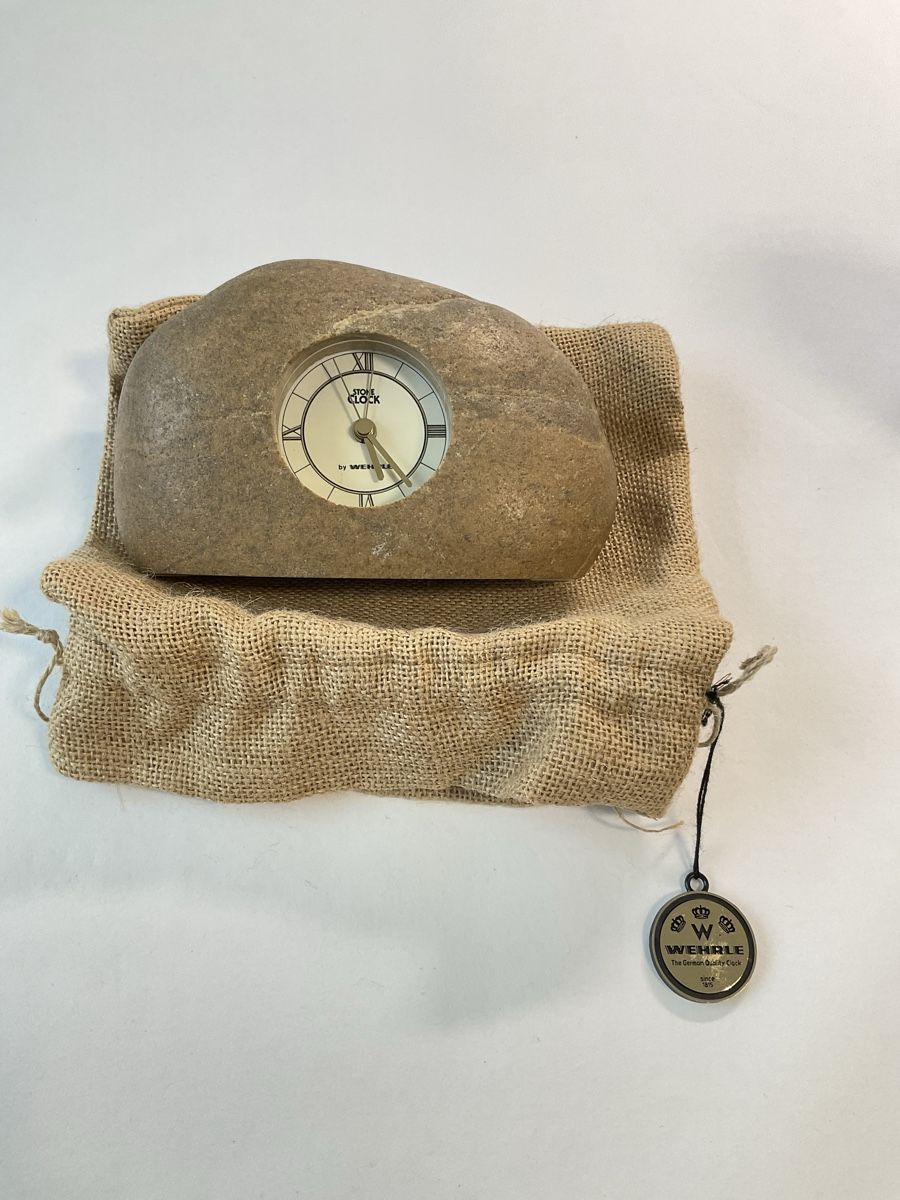 Stand- & Wanduhren: Stone clock by Wehrle, enrobé dans une pierre  – Gebraucht aus Malleray von Robot12
