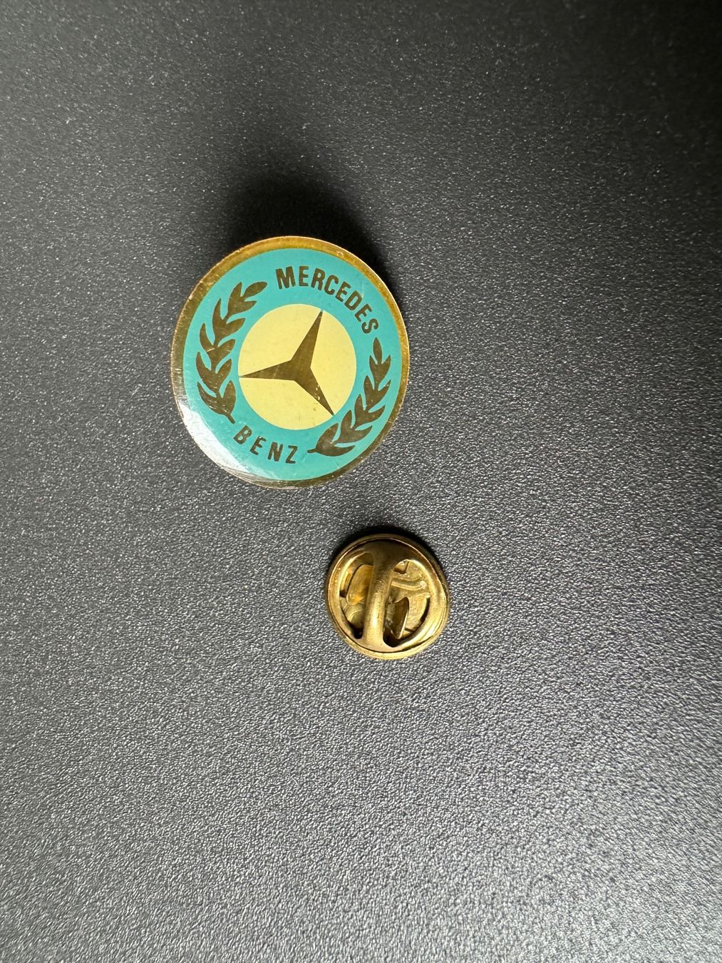 Placchette & Badge: Pin Auto Mercedes Benz alt – Usato da Galgenen venduto da rub_f6kh
