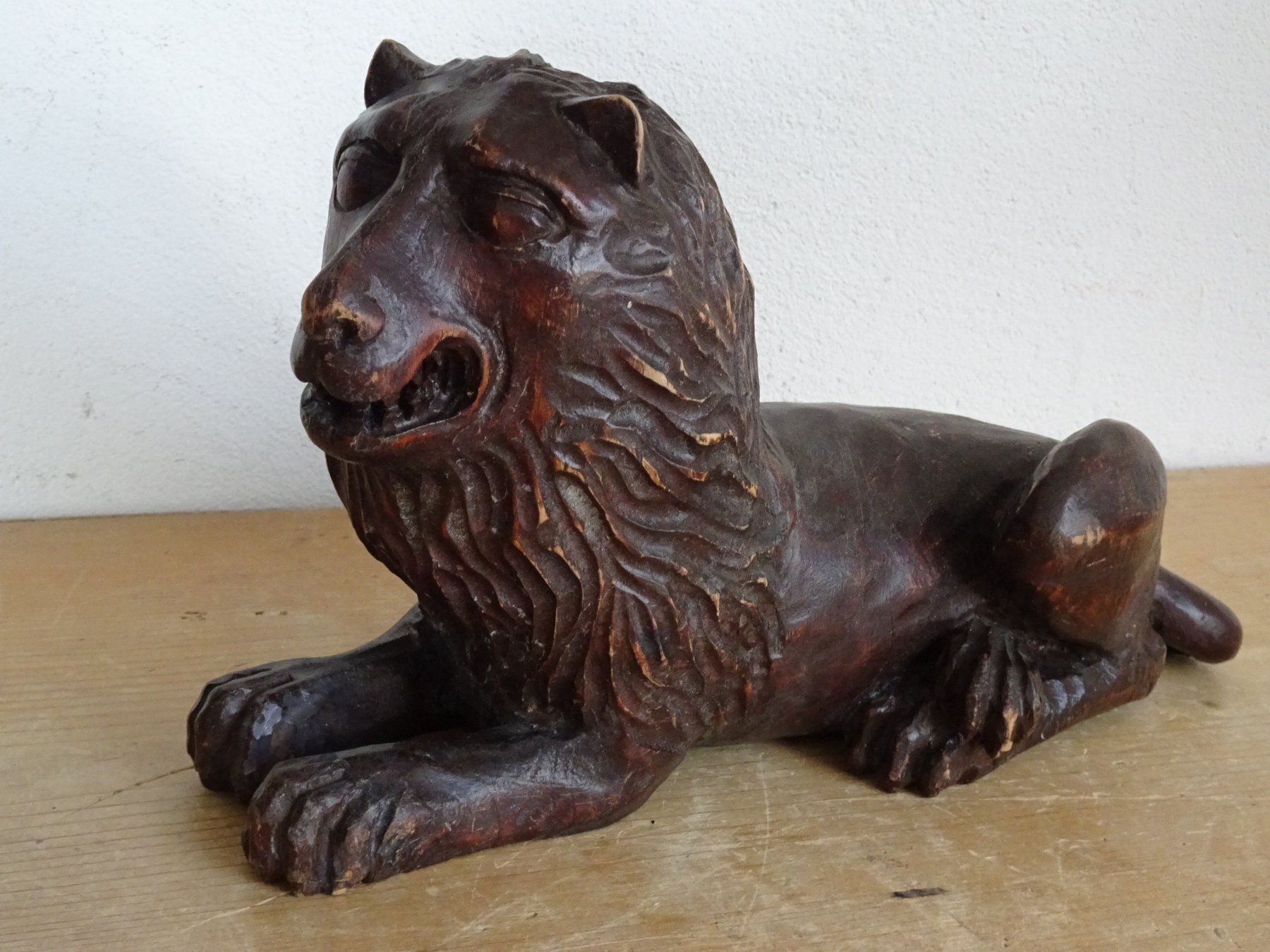 Statuette: antike Schnitzerei Holzfigur Löwe – Usato da Siebnen venduto da niki61 1