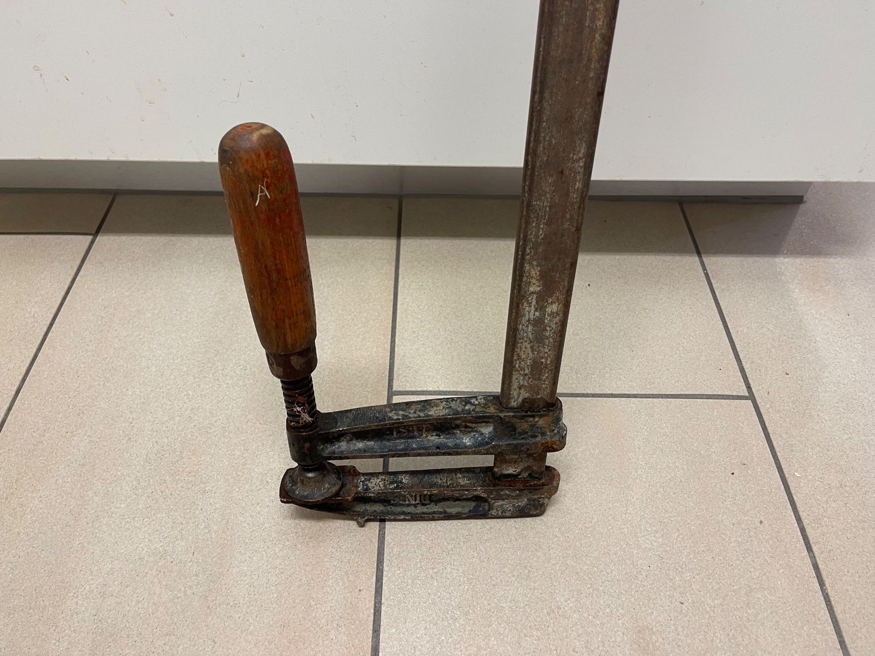 Tutti gli attrezzi: Gute Schraubzwinge 90cm – Usato da Elsau venduto da ivyfashion 1