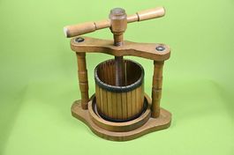 Ancien pressoir en bois (pièce unique)