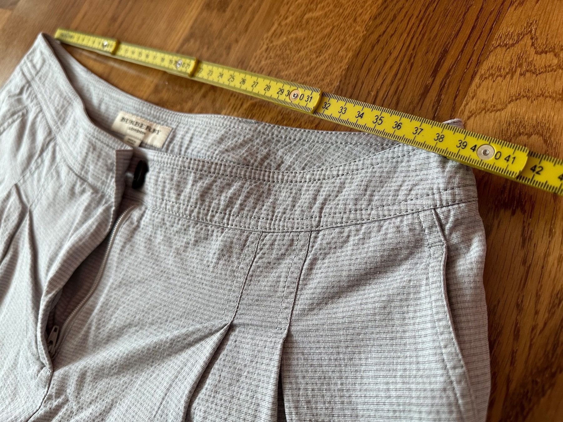 Burberry Pantaloni: Shorts Burberry – Nuovo (secondo la descrizione) da Ebikon venduto da nat_jzh5 5