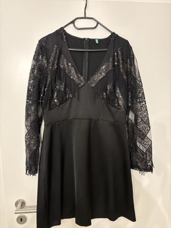 Robe noire dentelle paillettes et franges - taille m 