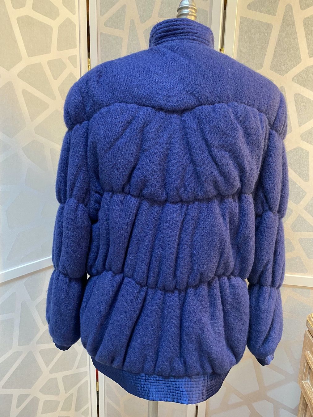 Gianfranco Ferre Giacche: Belle veste GIANFRANCO FERRE avec fourrure. IT46 – Nuovo (secondo la descrizione) da Grund b. Gstaad venduto da PlageNeige 9