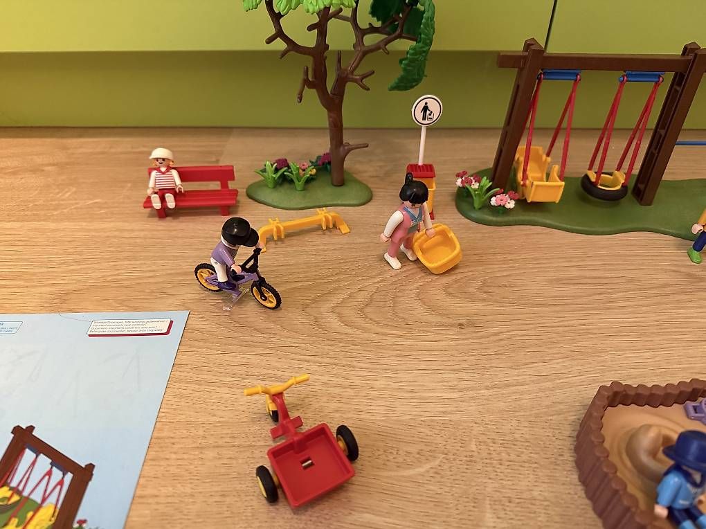Playmobil Spielzeuge: Playmobil grosser Spielplatz 4070 – Gebraucht aus ZUFIKON von SULMI01 1