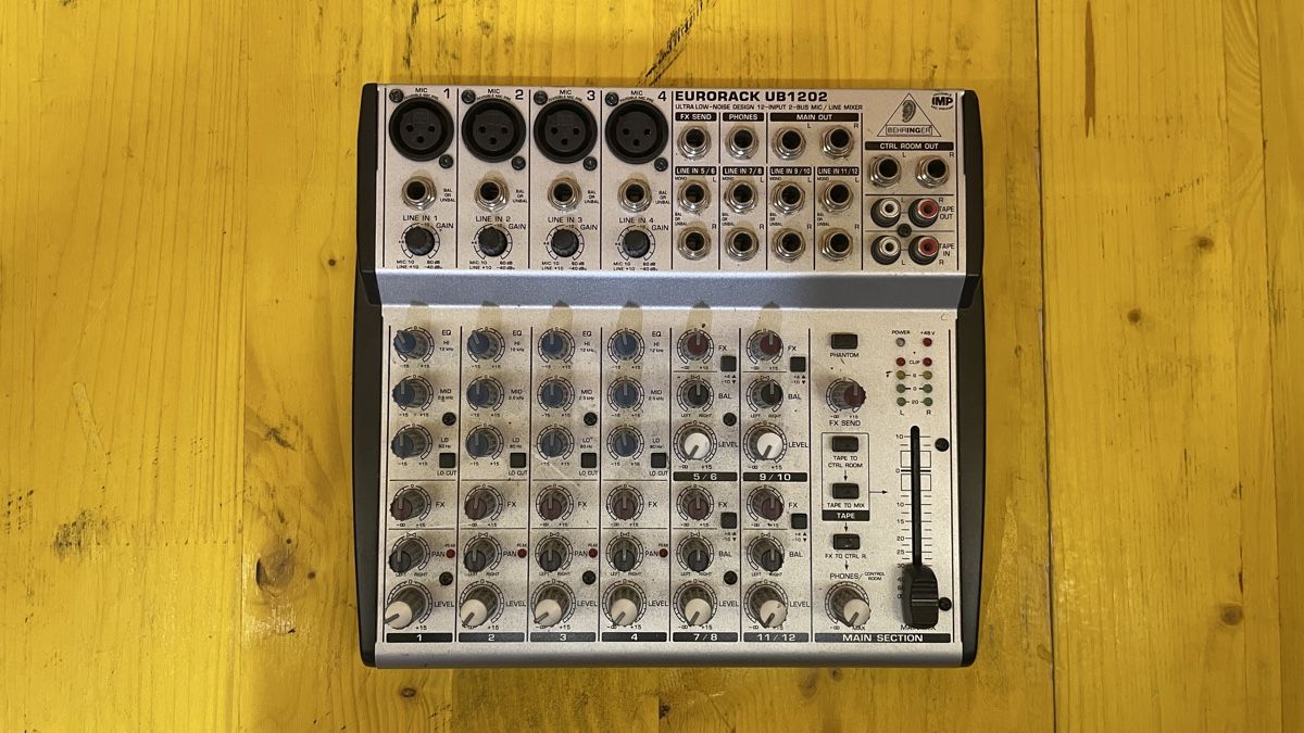 Behringer Console di mixaggio: Mischpult Behringer Eurorack UB1202 – Usato da Ehrendingen venduto da Cyrilf99 1