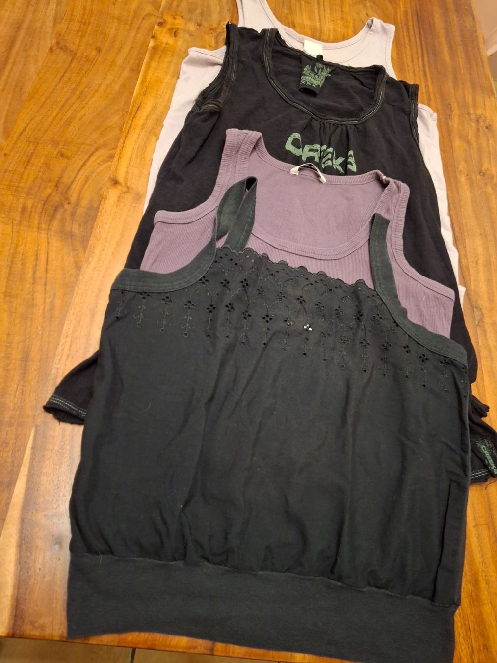 T-shirt: Haut (4) taille M diverses marques – Usato da Villiers venduto da san_jn5w 1