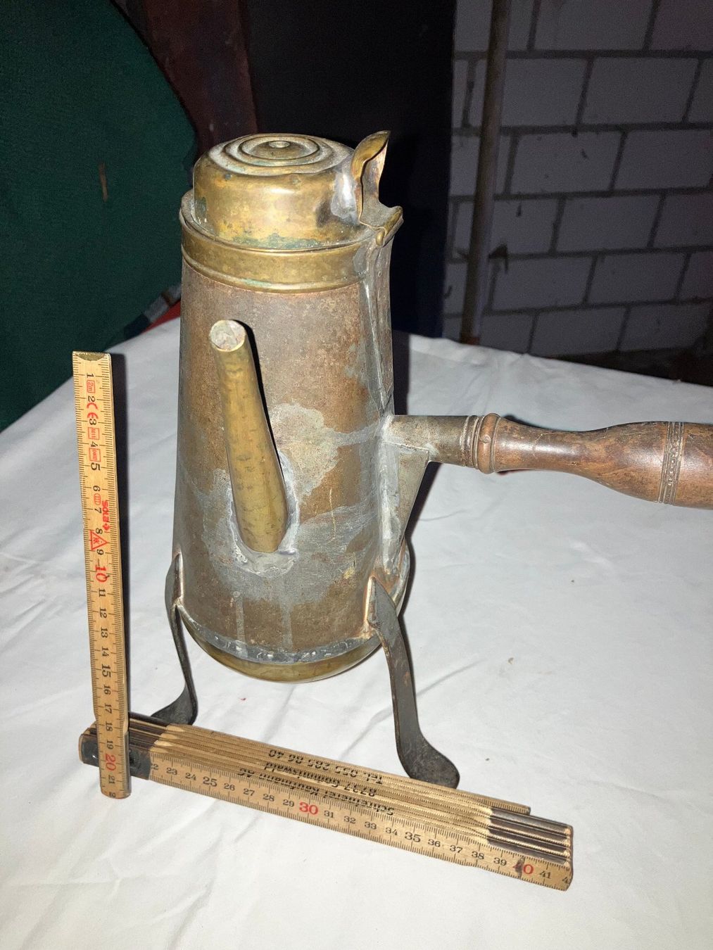 Macchine per caffè & Macchine per espresso: Kaffeekanne  mit Holzgriff, "KAFFEETIER " ins offene Feuer – Difettoso da Pfäffikon ZH venduto da Einarrolf 2