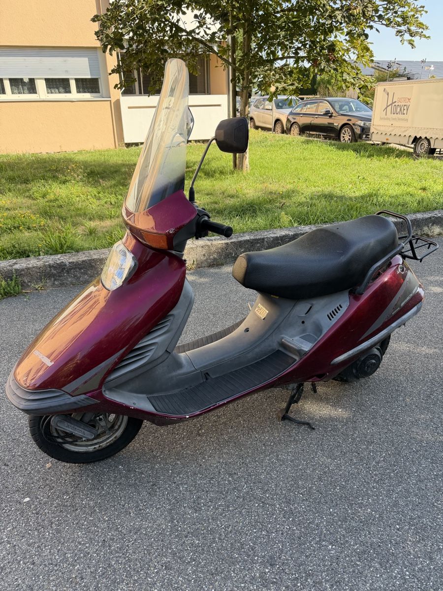 Honda Scooter: Honda Spacy 125cc Rot – Usato da Utzenstorf venduto da _.itallenny07._