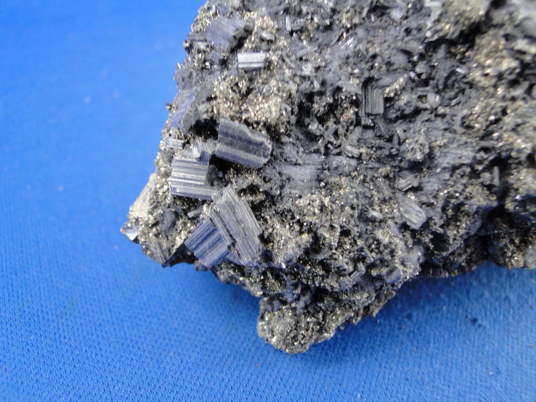 Minerali & Pietre curative: Bournonite auf Matrix mit Pyrit – Usato da Schinznach Bad venduto da Demerald 6