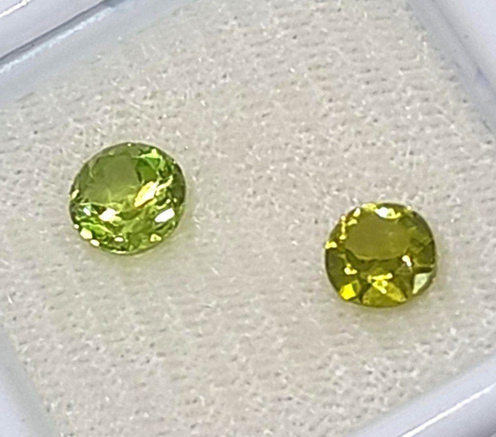 Pietre preziose: 2x Péridots ronds 5 mm - Valeur 135.- Fr – Nuovo (secondo la descrizione) da Grimisuat venduto da Valgem 2