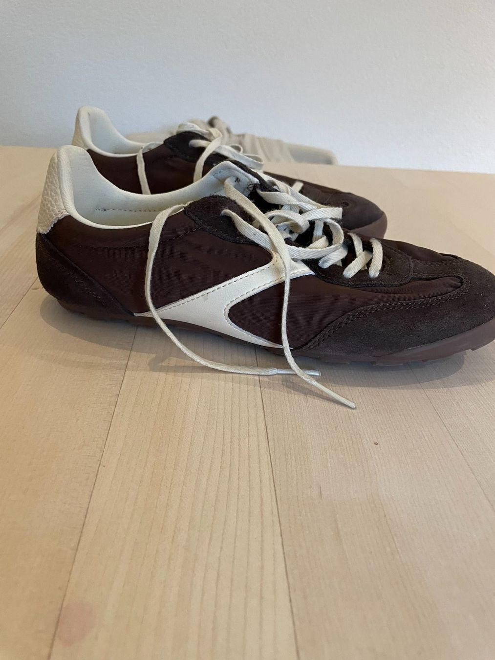 Zara Scarpe da donna: Topmodische Sneaker, Grösse 37 – Nuovo (secondo la descrizione) da Weiningen ZH venduto da mad_t6dx 3