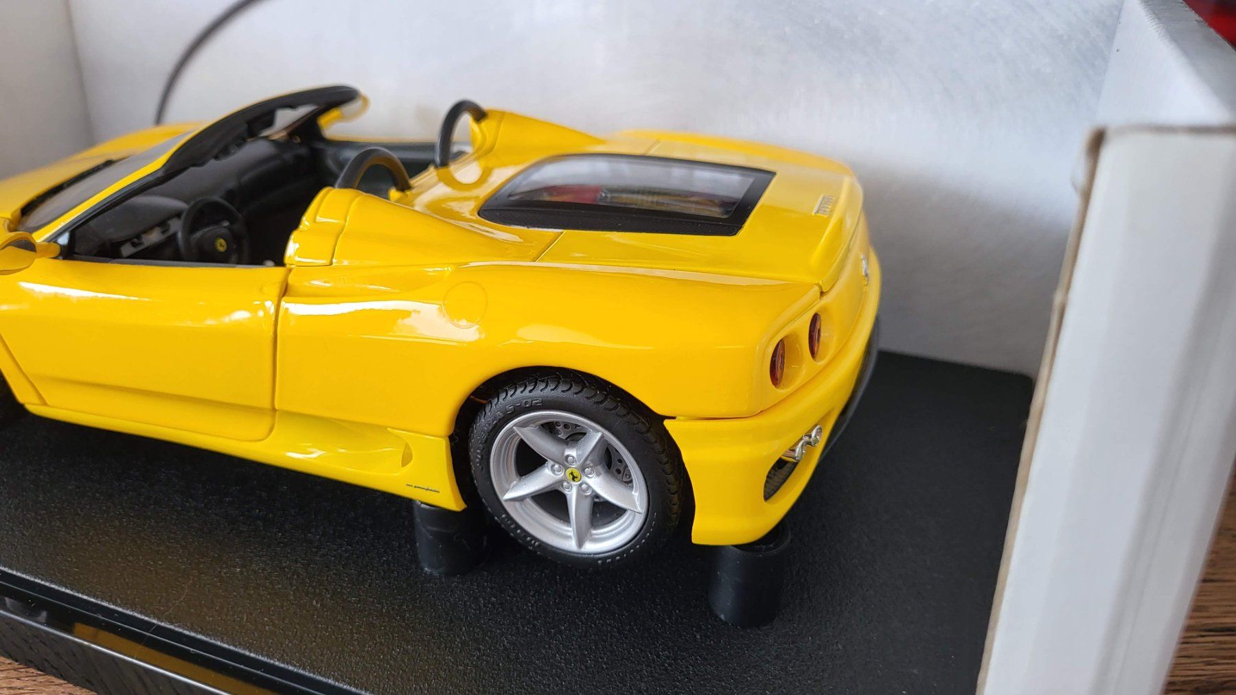 Hot Wheels Modellini d'auto: Ferrari 360 Modena Cabriolet 1:18 HotWheels – Usato da Rothrist venduto da Juana5 1