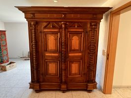 Antiker Schrank (208)