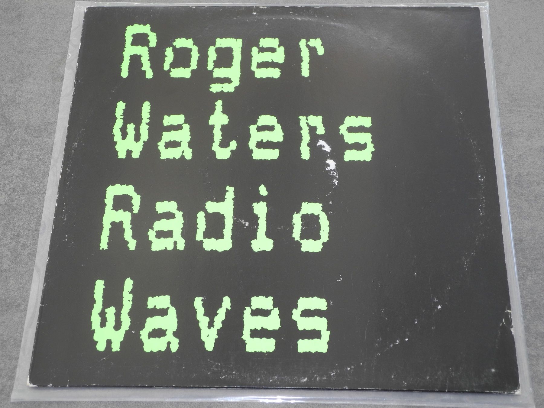 Dischi in vinile: ROGER WATERS: RADIO WAVES - HARVEST - MAXI – Nuovo (secondo la descrizione) da Fahrwangen venduto da Swirl2