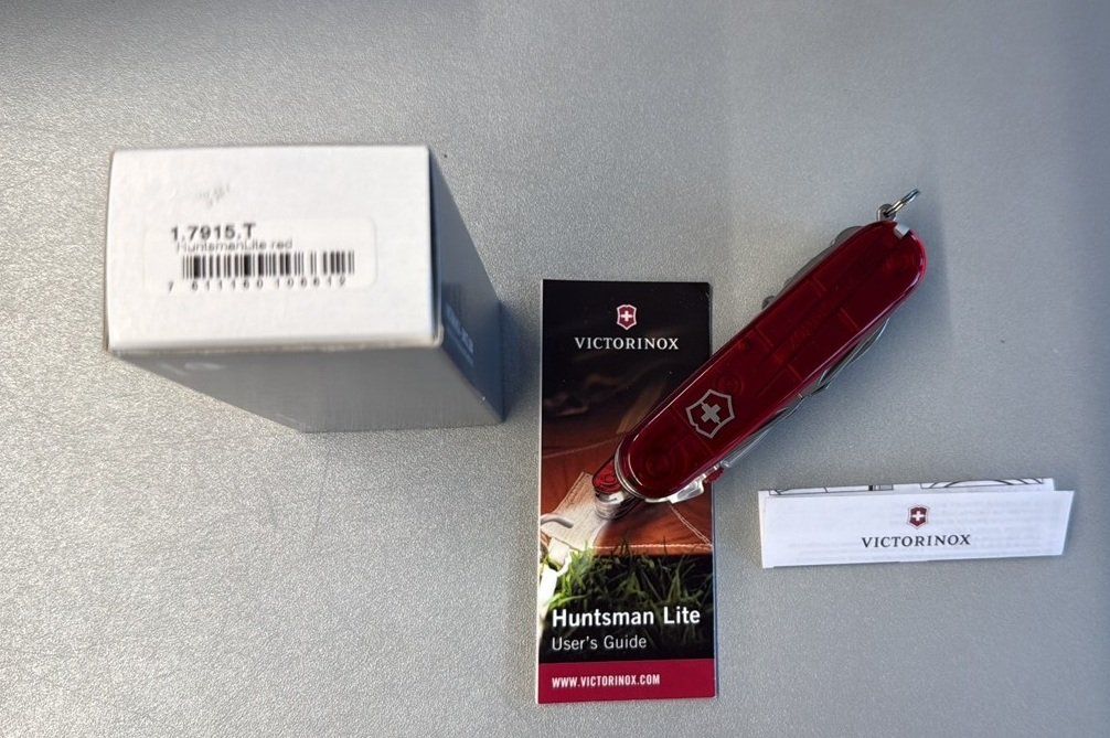 Victorinox Coltelli tascabile: Victorinox Huntsman Lite – Nuovo (secondo la descrizione) da Schwyz venduto da chriesibraegel_1291