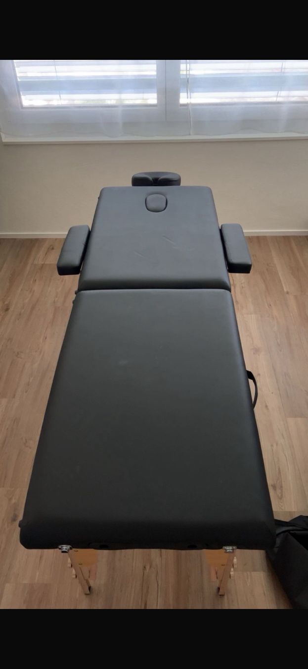 Massagegeräte: Massageliege neu – Neu (gemäss Beschreibung) aus Altendorf von S.Maechler