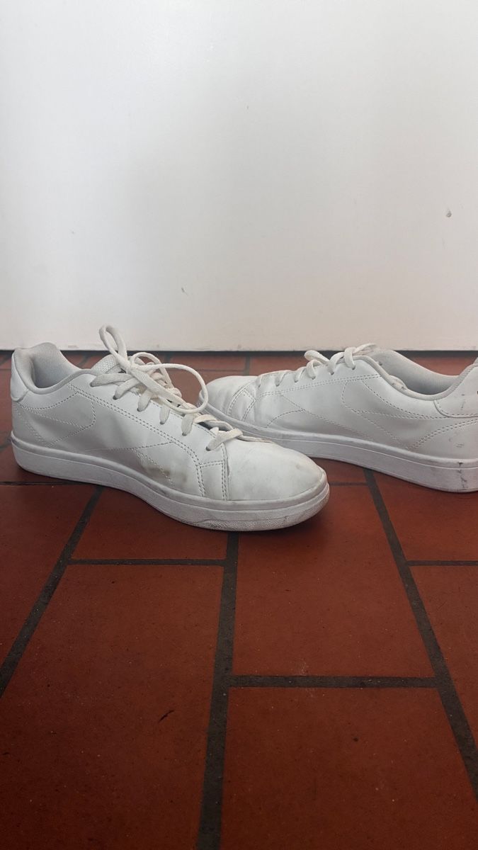 Reebok Chaussures hommes: Reebok 39 white sneakers  – D'occasion à Zürich par tha_nhm8 1