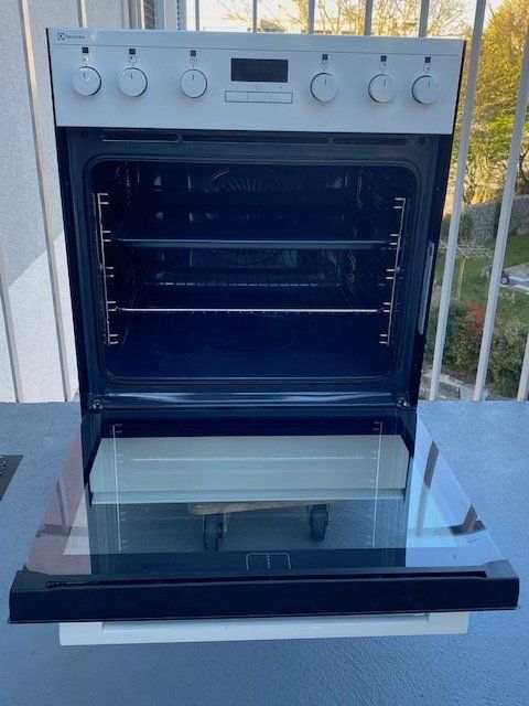 Electrolux Cucine: Electrolux EH7L4WE Einbauherd – Usato da Niederhasli venduto da Tigerproduct 2
