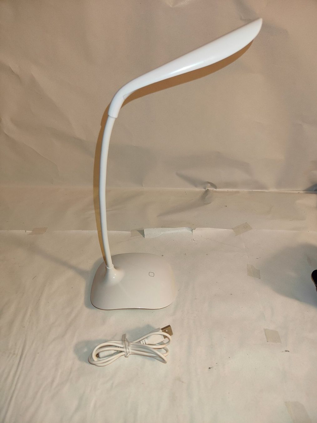 Lampade: LED Tisch-Lampe – Usato da Studen BE venduto da Paplo