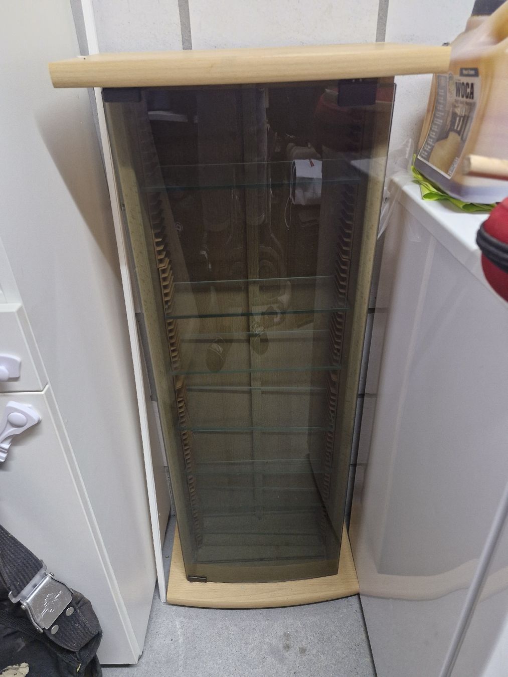 Vitrinen: Vitrine – Gebraucht aus Detligen von ValentinoV