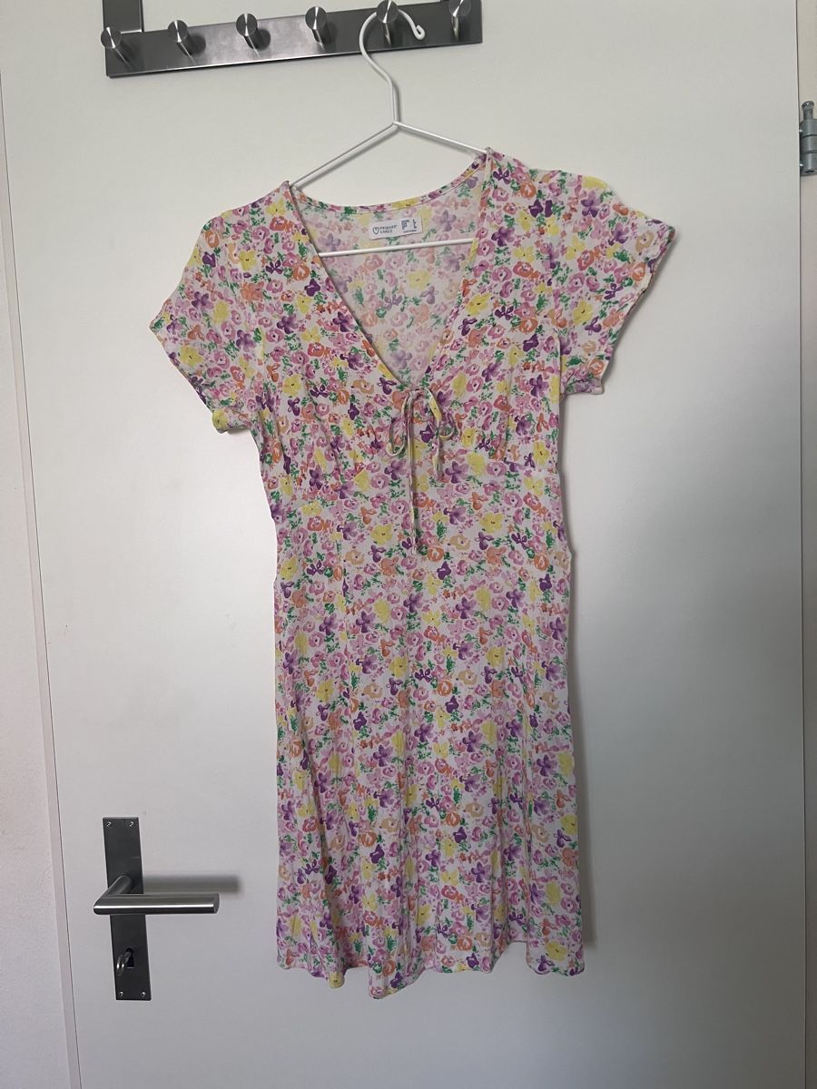 Kleider: Blümchenkleid, Pastellfarben, Grösse 36 – Gebraucht aus Neuenhof von UrbanBags