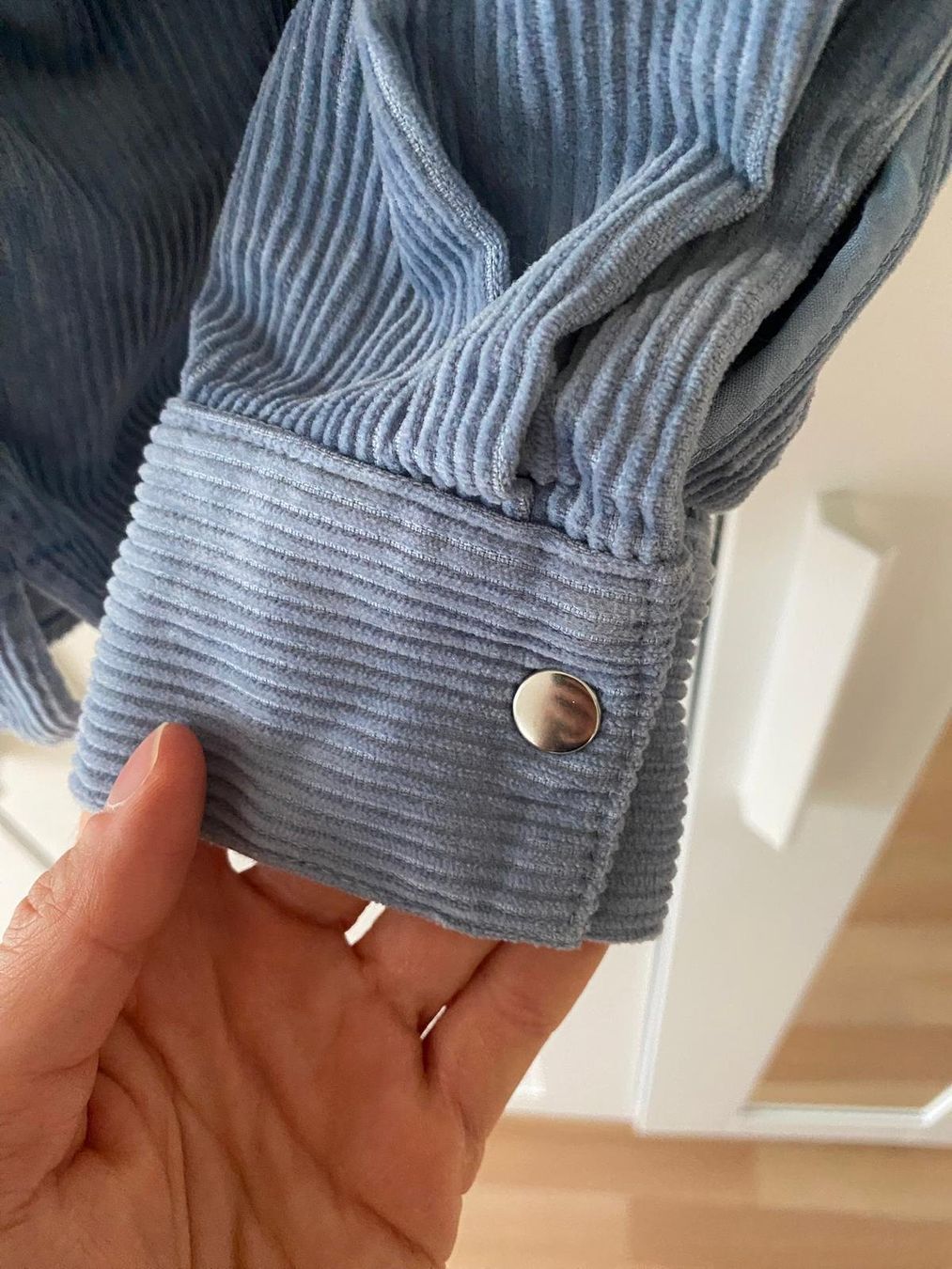 H&M Camicette: Cord Bluse hellblau von H&M Grösse M – Usato da Zürich venduto da Ma_Go 4