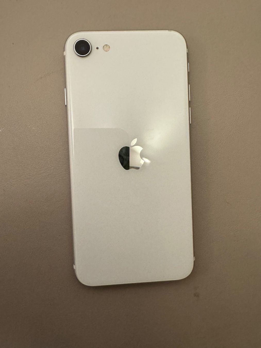 Apple Telefoni cellulari / Smartphones: iPhone SE 2020 – Difettoso da Adliswil venduto da Busys 1