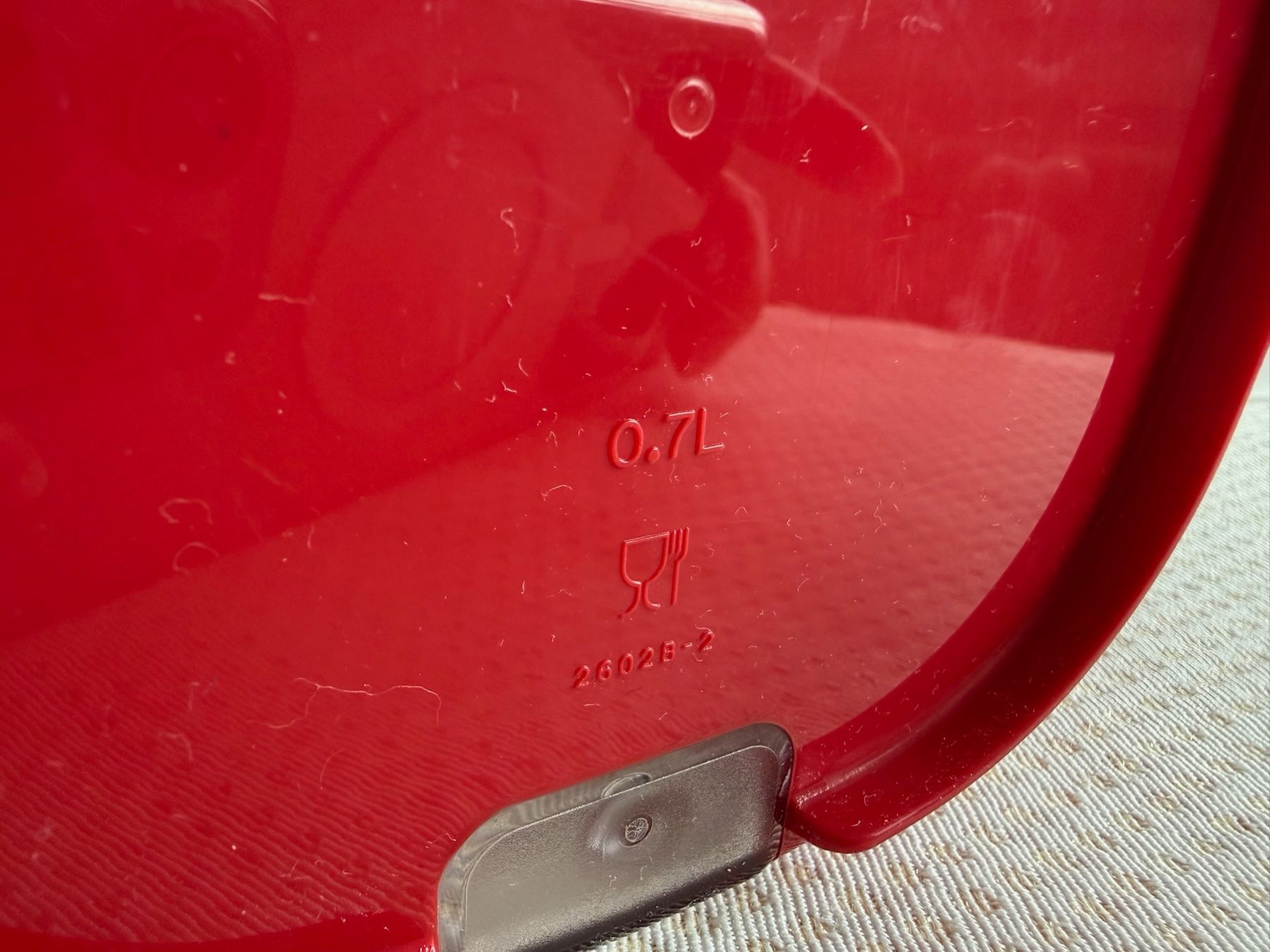 Tupperware Contenitori & Simili: Tupperware - boîte - 0,7L - rouge – Usato da Sion venduto da accroshoes 4