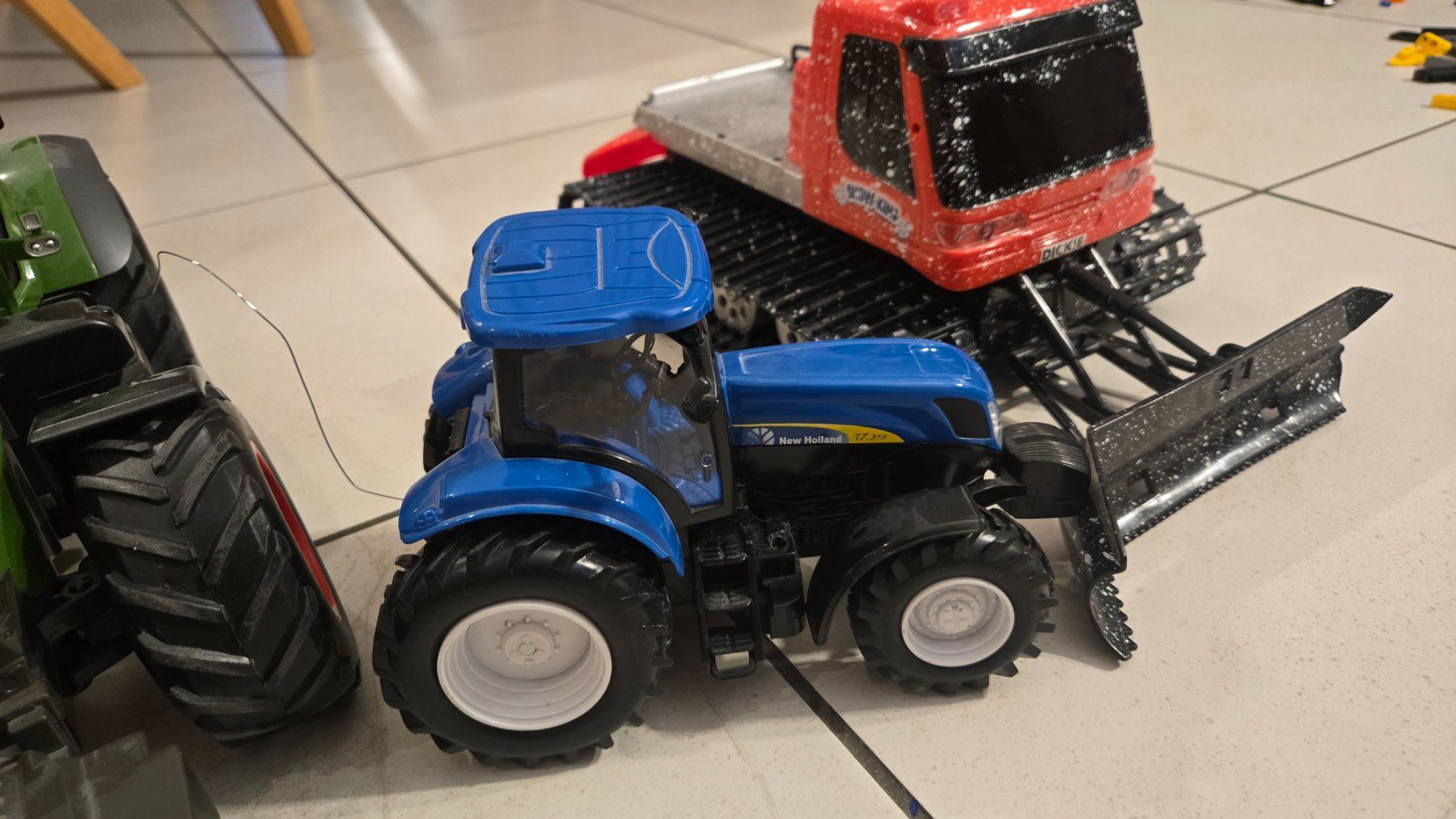 Spielzeuge: Spielzeugauto 5 Modelle – Gebraucht aus Hallwil von En.Pu. 4