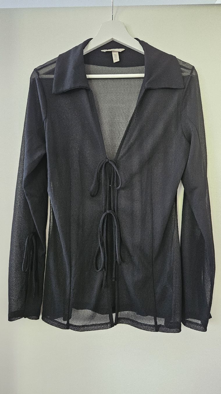 H&M Blusen: Transparente schwarze Bluse mit Schleifen – Gebraucht aus Hettlingen von Leaena279