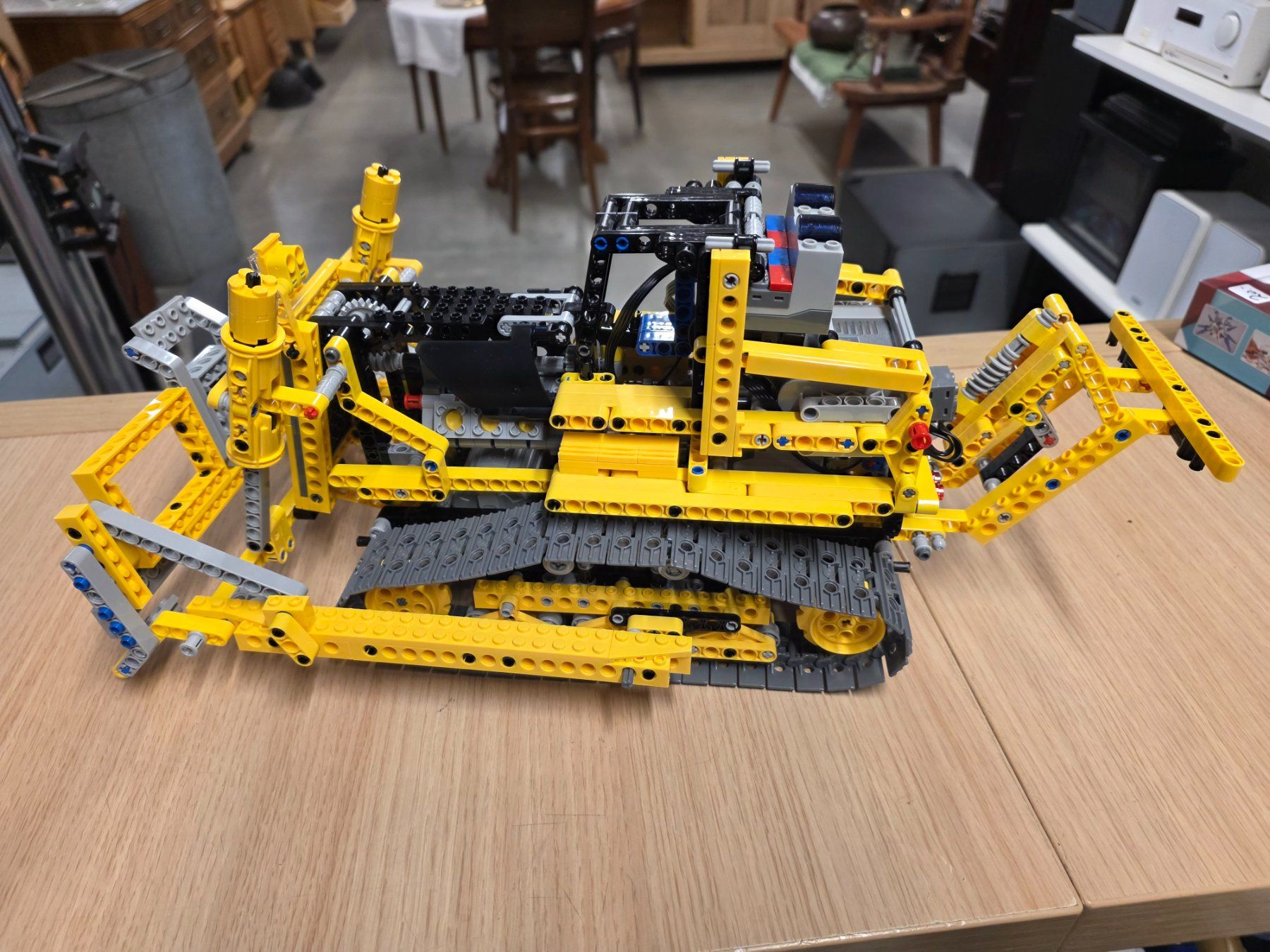 Lego Kit di costruzioni: LEGO Technic  - RC Bulldozer mit Motor – Usato da Chur venduto da FeschtlandBrockiChur