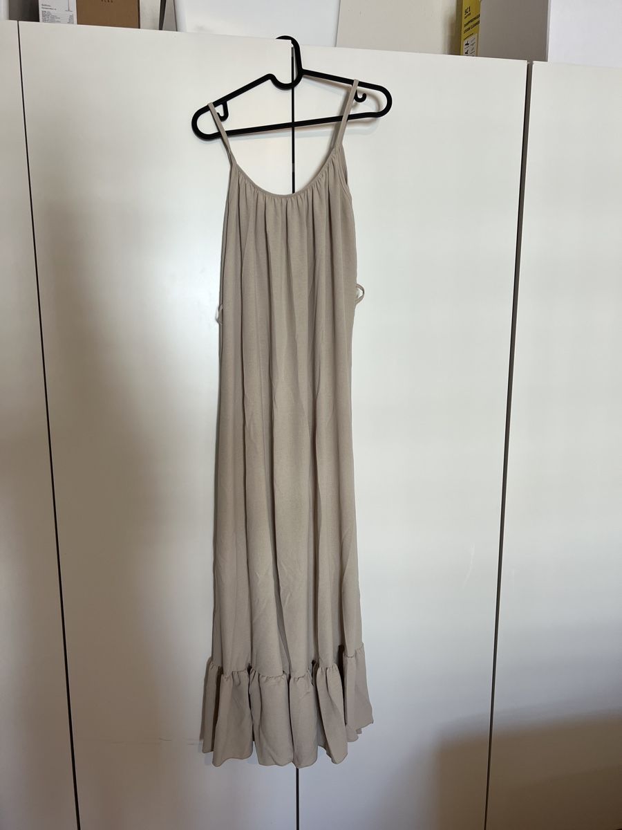 Kleider: Dress – Neu (gemäss Beschreibung) aus Carouge GE von 45k_gvb8