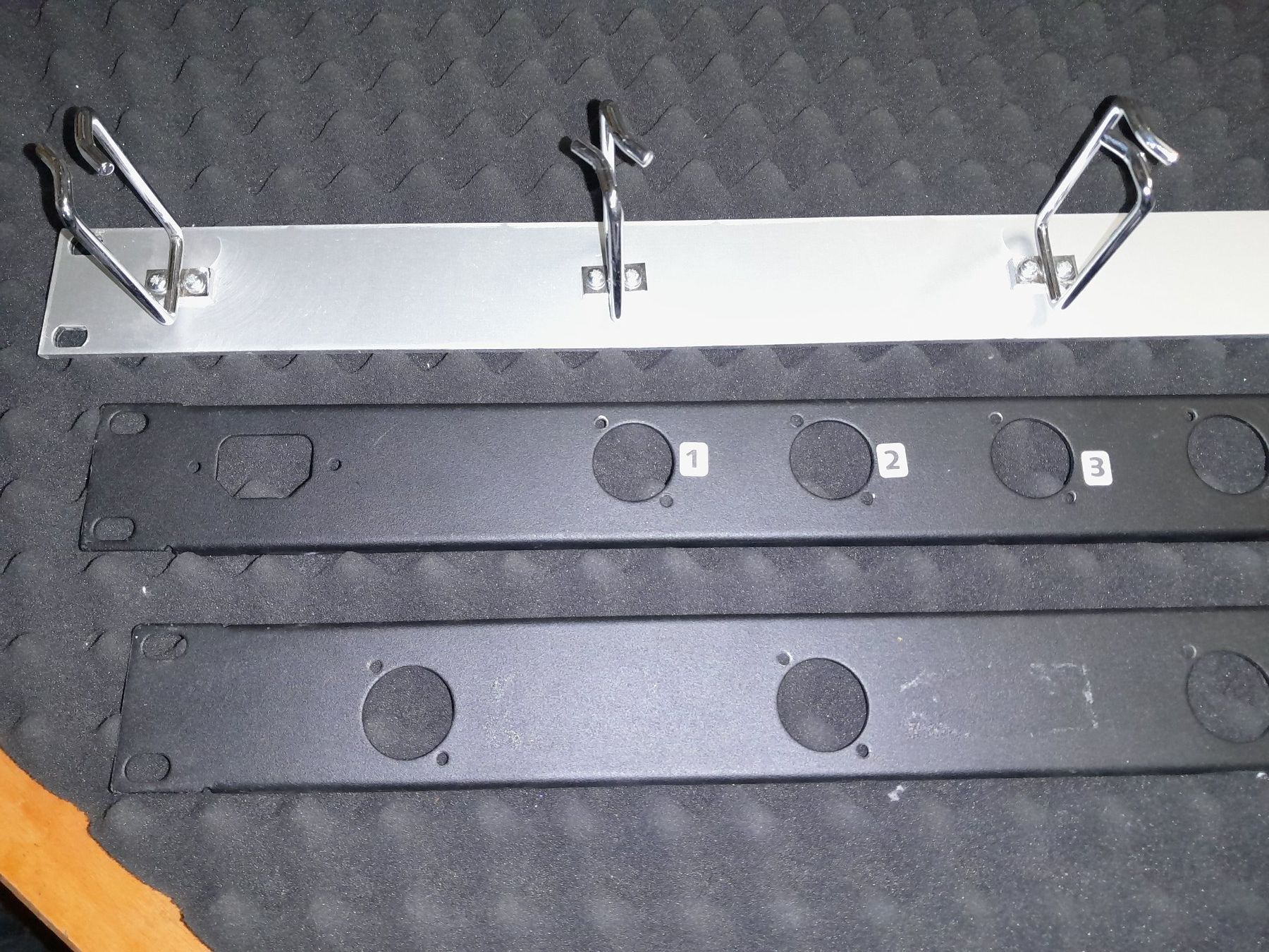 Supporti a parete: Rackblende / Blindabdeckung 1HE - Schwarz – Usato da Steffisburg venduto da FutureOne 2