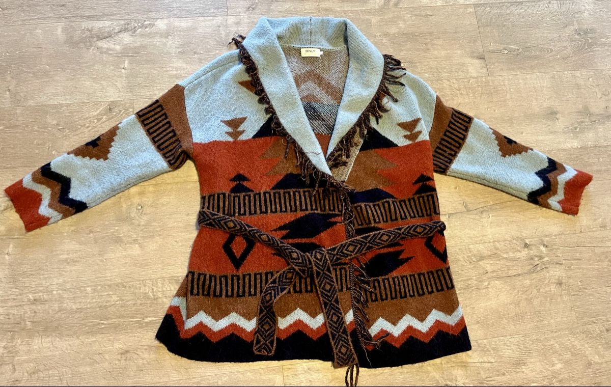 Giacche: Strickjacke Aztec von Only Grösse M – Nuovo (secondo la descrizione) da Udligenswil venduto da nwal