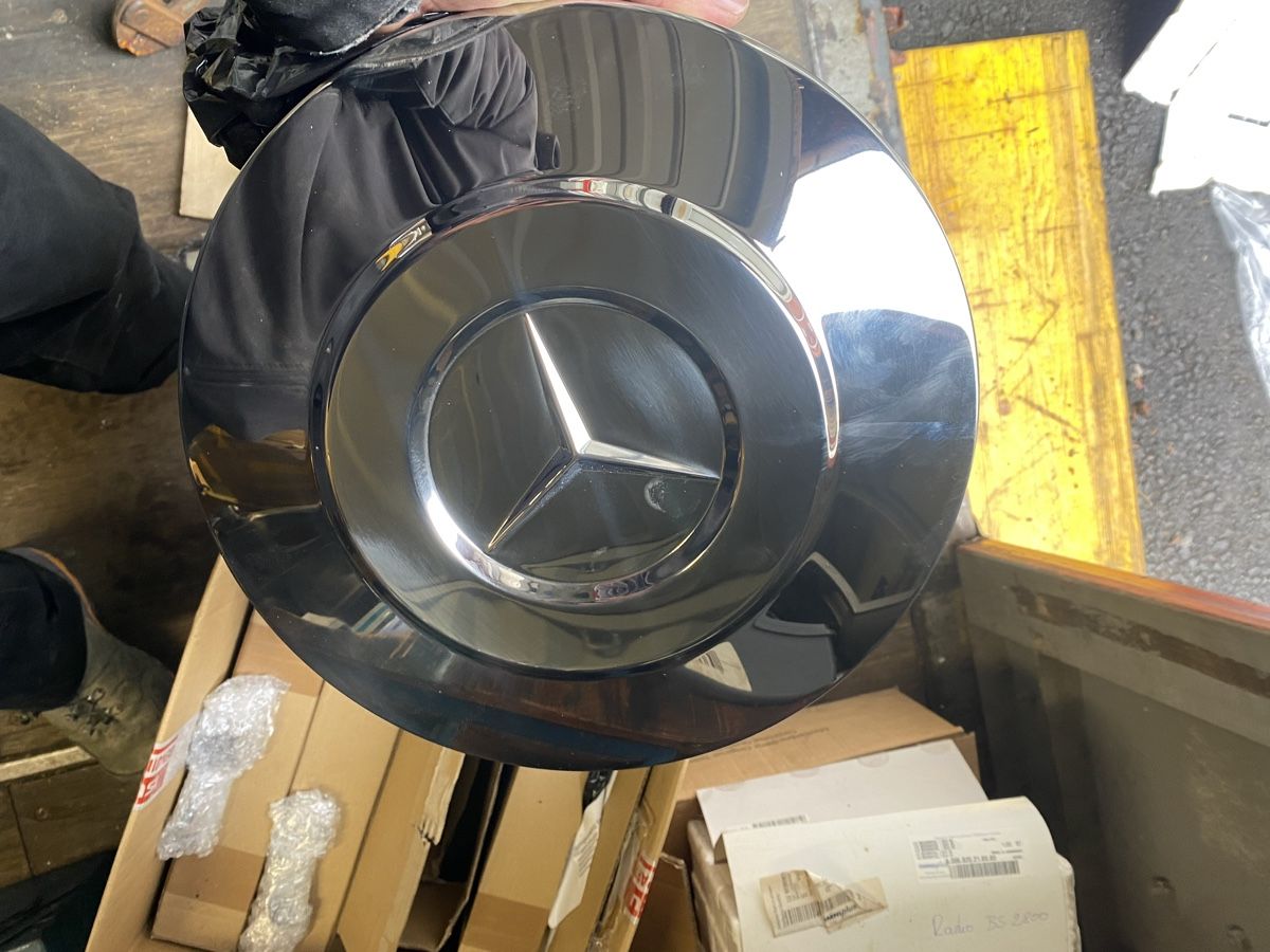 Mercedes-Benz Alle Ersatzteile: Radkappen Mercedes LKW / CAR – Gebraucht aus winterthur von
