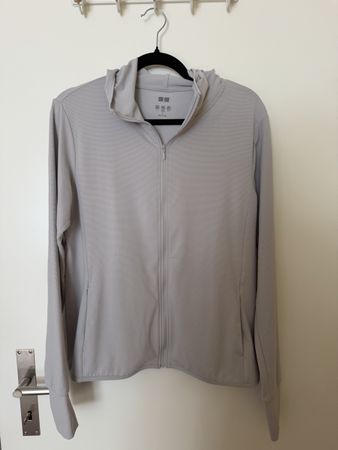 Uniqlo Kapuzenjacke grau UV Schutz Grösse L neuwertig