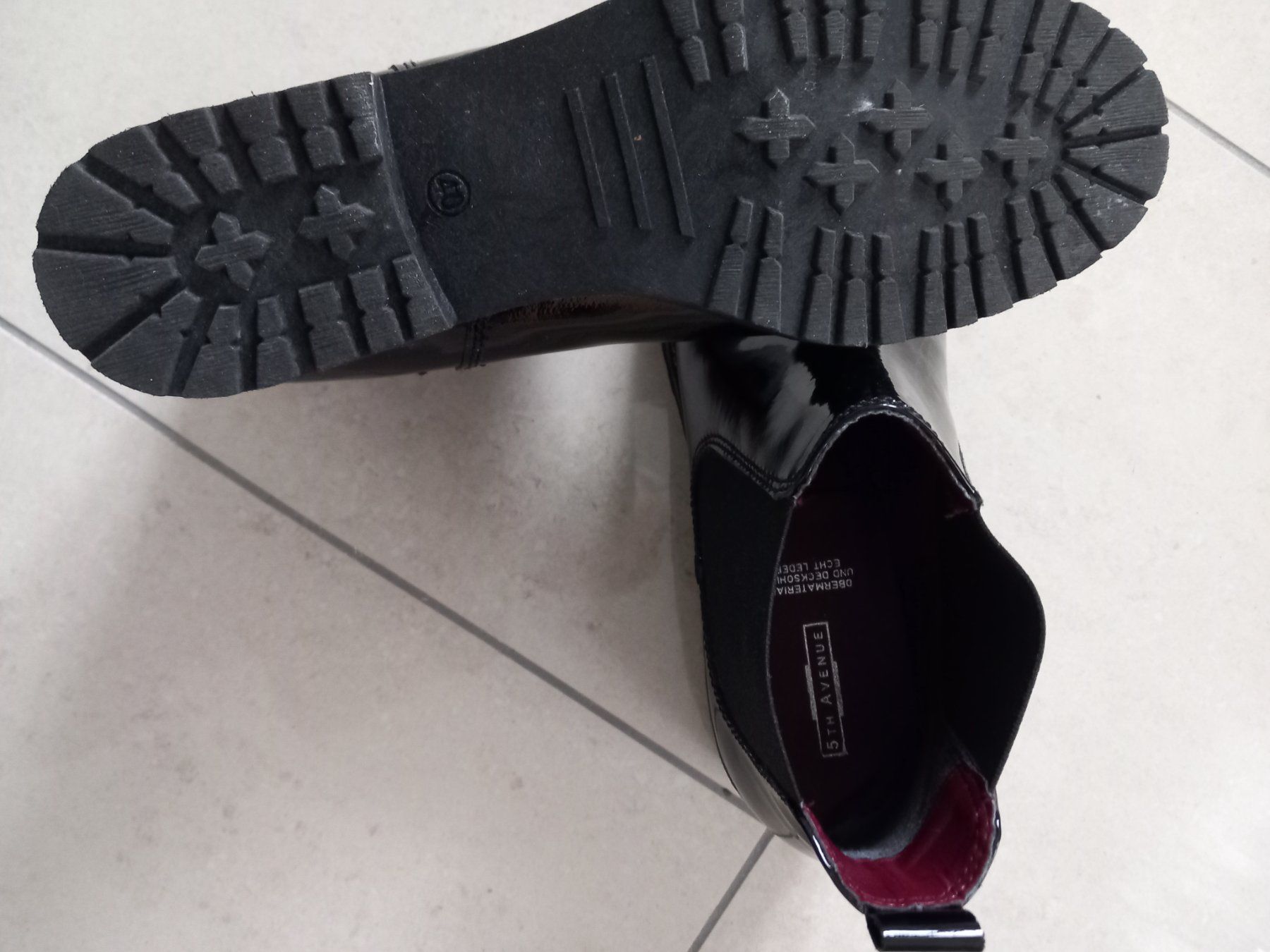 Scarpe da donna: Lackleder Chelsea Boots – Nuovo (secondo la descrizione) da Oberwil b. Zug venduto da roshan01 1
