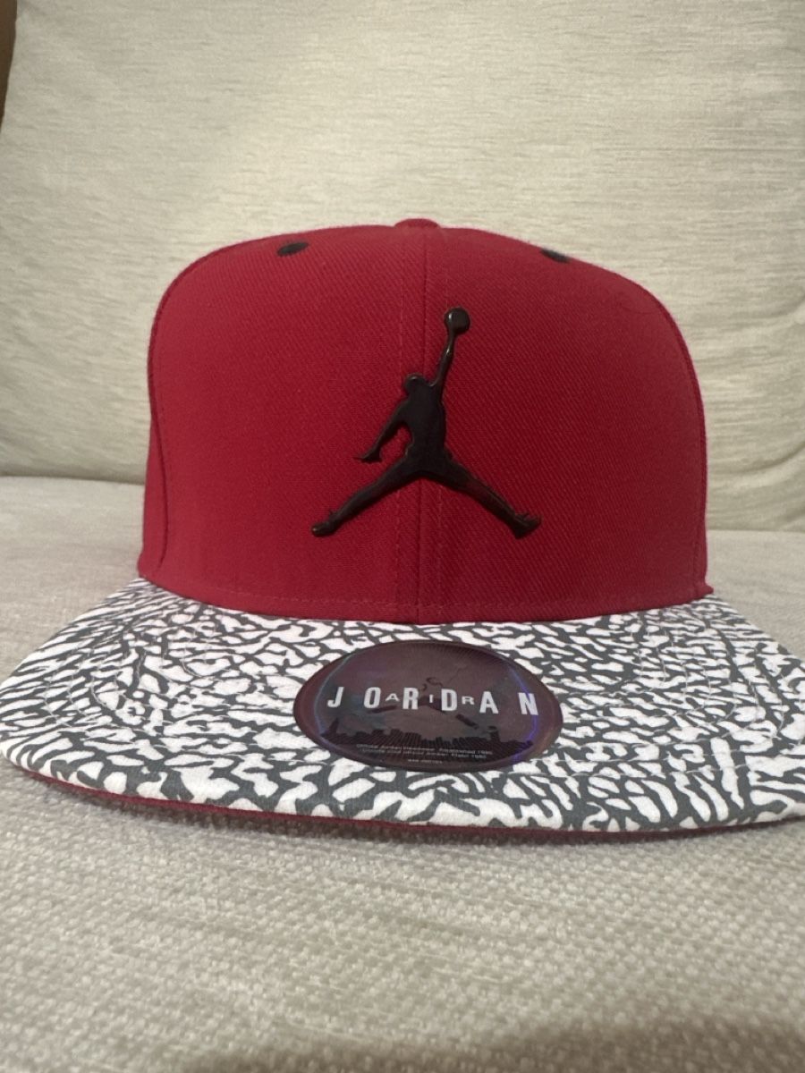 Jordan Altro abbigliamento per bambino: Cappello Jordan rosso - Taglia Unica – Nuovo (secondo la descrizione) da Bellinzona venduto da Ti.belli